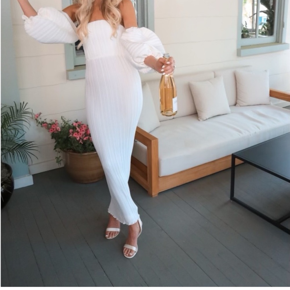 Elegant White Strapless Dress